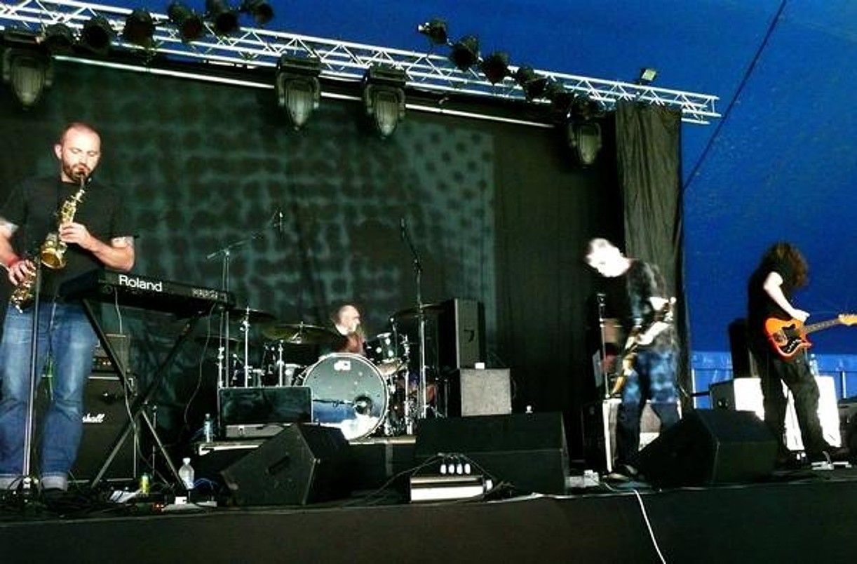 Mugstar talde ingeleseko kideak, Galesko Green Man Festival -en emandako kontzertuan. BERRIA.