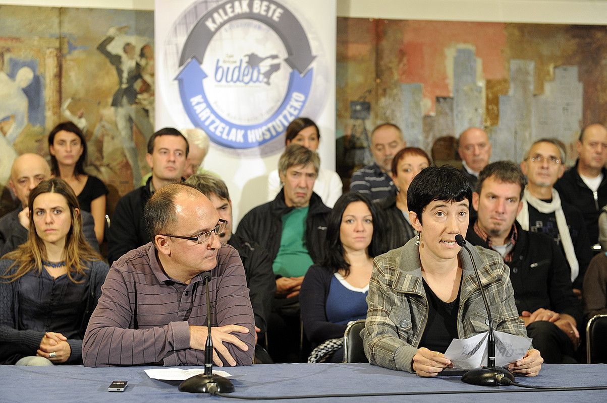 170 eragilek baino gehiagok egin dute bat presoen eskubideen aldeko mobilizazioarekin. MONIKA DEL VALLE / ARGAZKI PRESS. 170 eragilek baino gehiagok egin dute bat presoen eskubideen aldeko mobilizazioarekin. MONIKA DEL VALLE / ARGAZKI PRESS.