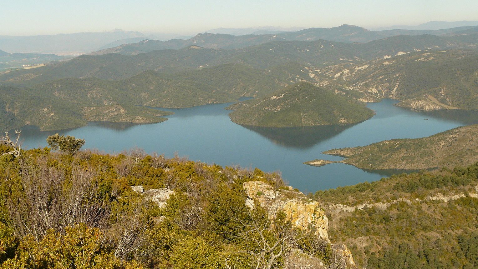 Argibel mendiko tontorrean, koinatarekin eta haren anaiarekin. Eskuinekoa da Imanol Galarraga. IMANOL GALARRAGA. Argibel mendiko tontorrean, koinatarekin eta haren anaiarekin. Eskuinekoa da Imanol Galarraga. IMANOL GALARRAGA.
