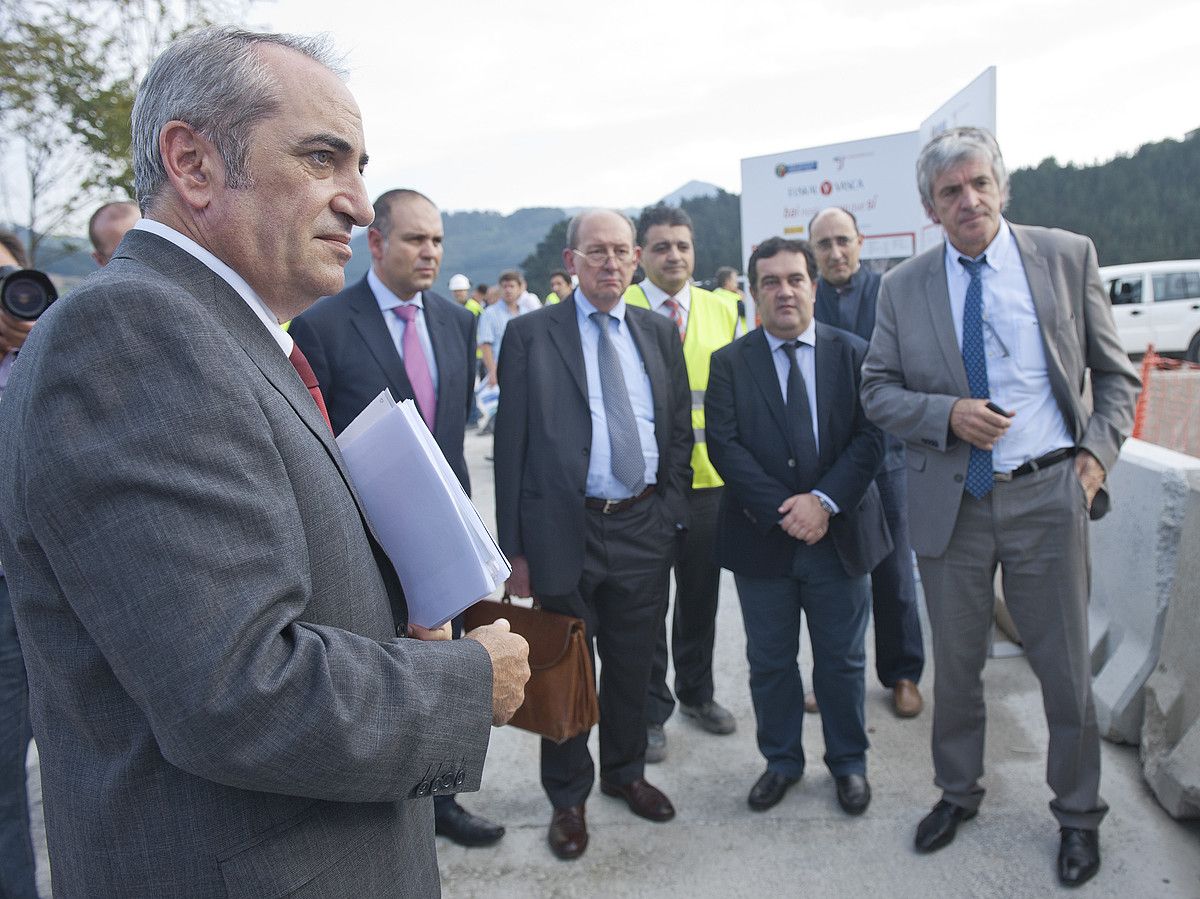 Eusko Jaurlaritzako eta Akitaniako ordezkarien bisita AHTaren lanetara. JON URBE / ARGAZKI PRESS.