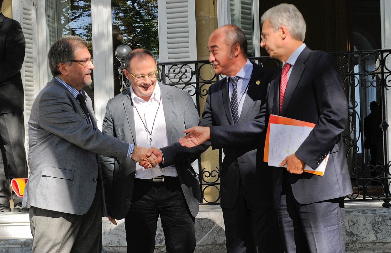 Jesus Egiguren, Juan Karlos Izagirre, Martin Garitano eta Karlos Totorika. RAUL BOGAJO / ARGAZKI PRESS. Jesus Egiguren, Juan Karlos Izagirre, Martin Garitano eta Karlos Totorika. RAUL BOGAJO / ARGAZKI PRESS.