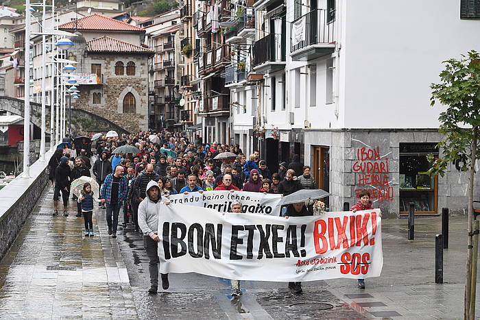 Ibon Iparragirre preso gaixoaren askatasuna aldarrikatzeko manifestazioa, joan den urriaren 22an, Ondarroan (Bizkaia). JON URBE, ARGAZKI PRESS