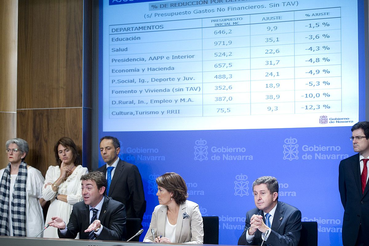 Jimenez Nafarroako lehen presidenteordea, Barcina presidentea eta Miranda bigarren presidenteordea. I.U. / ARP.