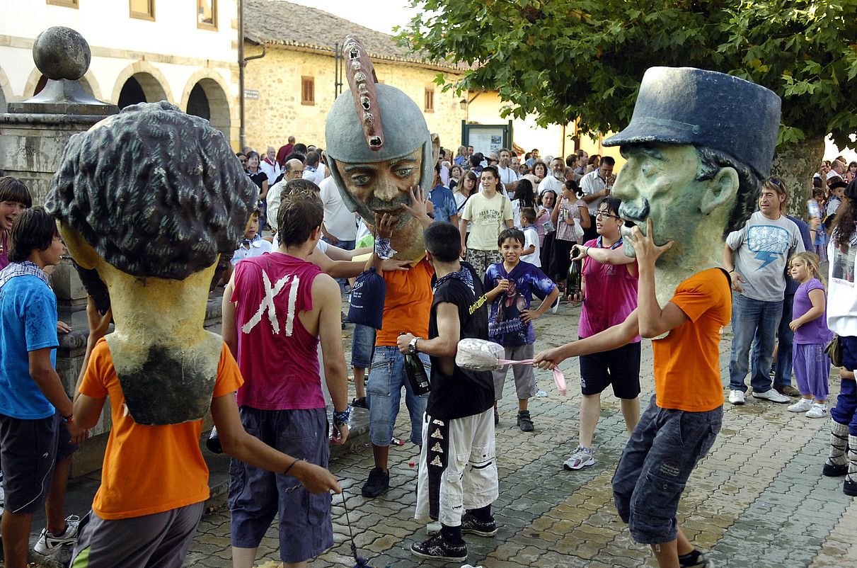 Asteburu honetan ez ezik, hurrengoan ere festa giroa izango da Dulantzin. JON HERNAEZ / ARAGAZKI PRESS.