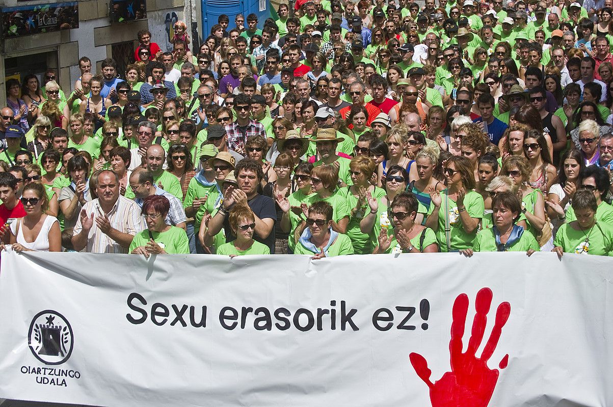 Elkarretaratze jendetsua, erasoa gaitzesteko. LANDER FDZ. ARROIABE / ARP. Elkarretaratze jendetsua, erasoa gaitzesteko. LANDER FDZ. ARROIABE / ARP.