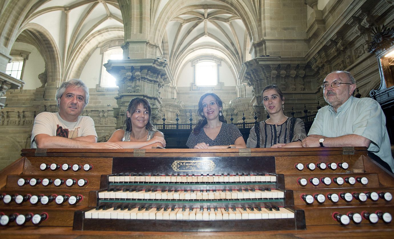 Ana Belen Garcia, Loreto Aramendi eta Alize Mendizabal. JON URBE / ARGAZKI PRESS.