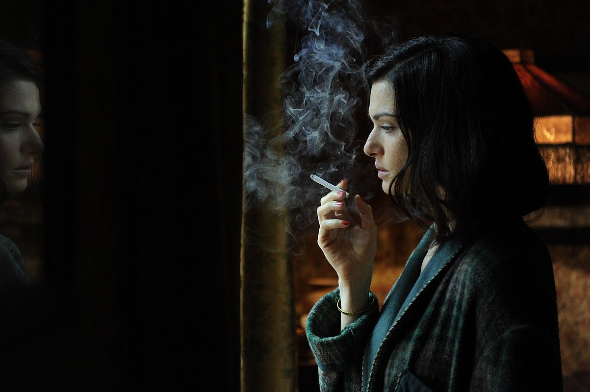 The Deep Blue Sea filma aurkeztuko du Terence Davies zuzendariak. Z / BERRIA. The Deep Blue Sea filma aurkeztuko du Terence Davies zuzendariak. Z / BERRIA.