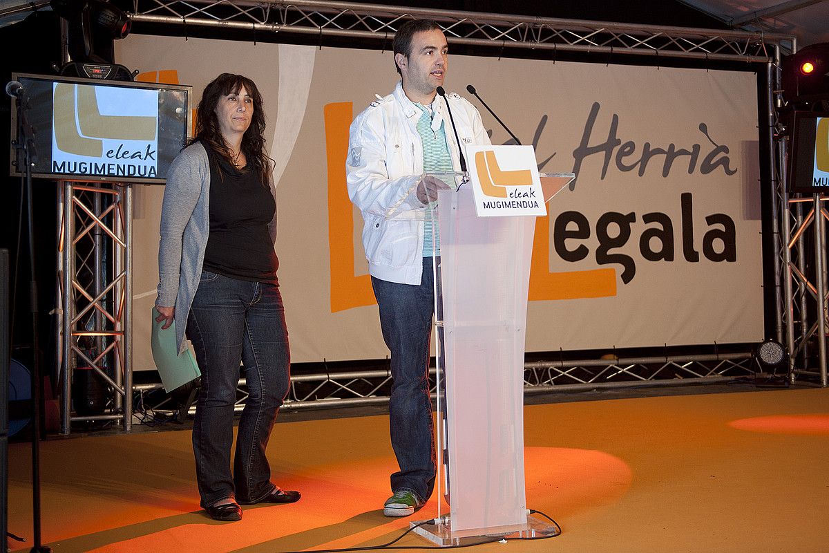 Miren Legorburu eta Jon Abril, Donostiako Aske Gunean atzo eginiko agerraldian. GARI GARAIALDE / ARGAZKI PRESS. Miren Legorburu eta Jon Abril, Donostiako Aske Gunean atzo eginiko agerraldian. GARI GARAIALDE / ARGAZKI PRESS.