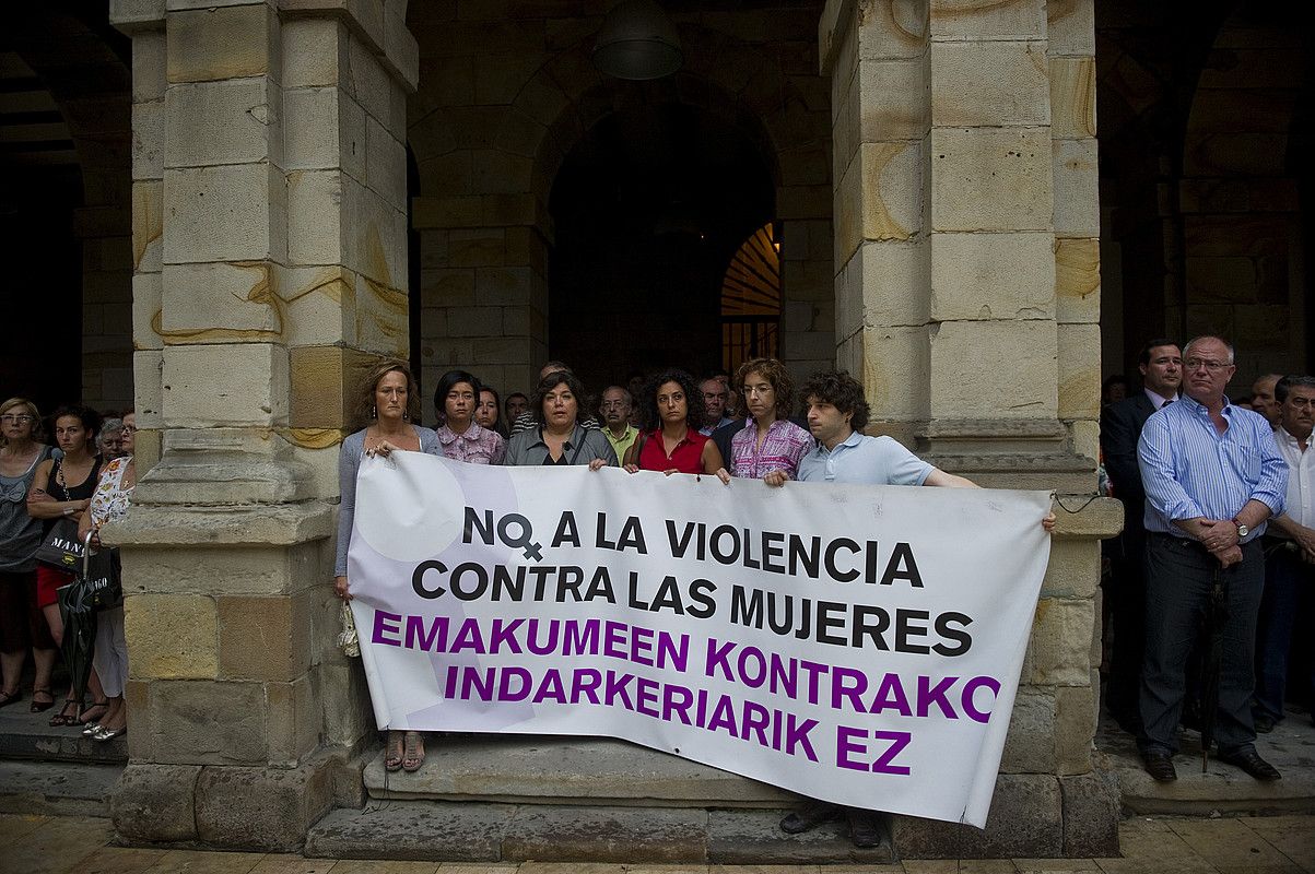 Atzo Durangon egindako elkarretaratzea. LUIS JAUREGIALTZO / ARP. Atzo Durangon egindako elkarretaratzea. LUIS JAUREGIALTZO / ARP.