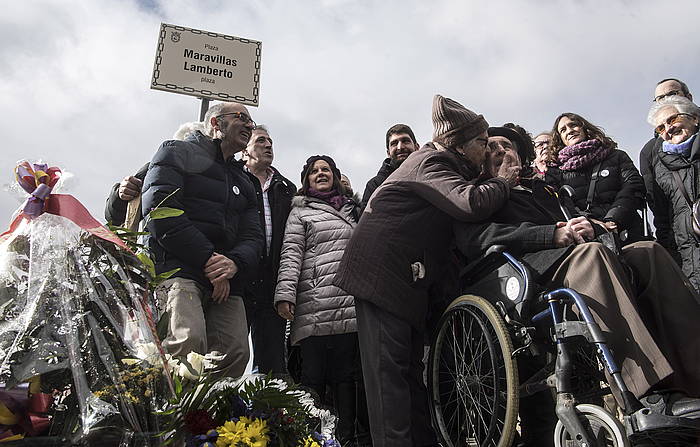 Maravillas Lamberto plaza inauguratu dute Iruñeko Lezkairu auzoan. JAGOBA MANTEROLA, ARGAZKI PRESS