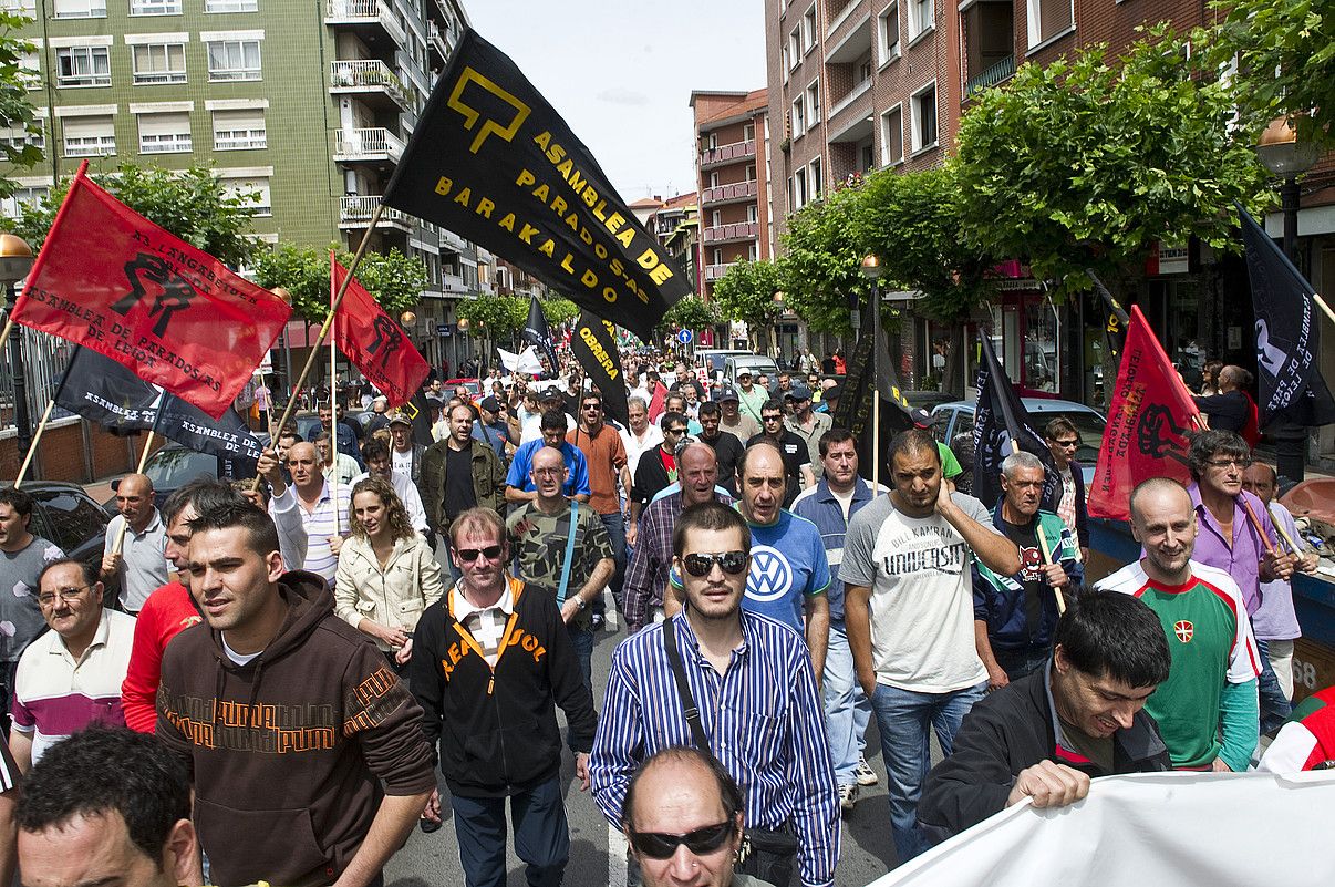 Ehunka manifestarik egin zuten Sestaotik Barakaldora arteko bidea. LUIS JAUREGIALTZO / ARGAZKI PRESS. Ehunka manifestarik egin zuten Sestaotik Barakaldora arteko bidea. LUIS JAUREGIALTZO / ARGAZKI PRESS.