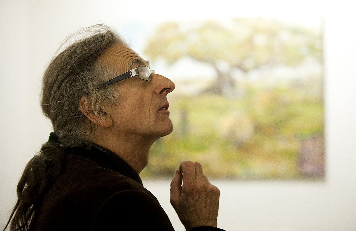 Juan Luis Goenaga, atzo, Ekain galerian. JUAN CARLOS RUIZ / ARGAZKI PRESS. Juan Luis Goenaga, atzo, Ekain galerian. JUAN CARLOS RUIZ / ARGAZKI PRESS.
