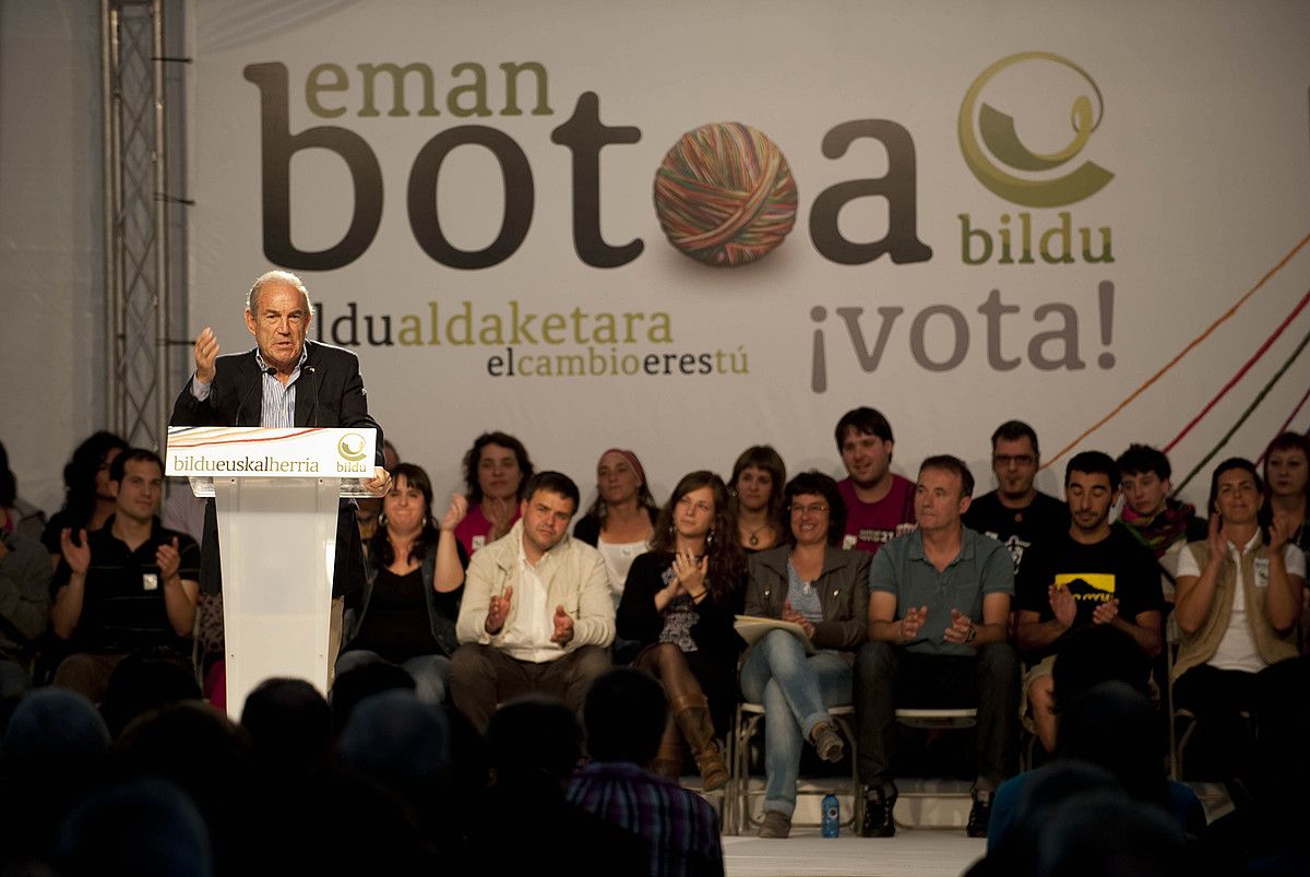 Carlos Garaikoetxea, Bilduk Gasteizen eginiko ekitaldian. JUANAN RUIZ / ARP. Carlos Garaikoetxea, Bilduk Gasteizen eginiko ekitaldian. JUANAN RUIZ / ARP.