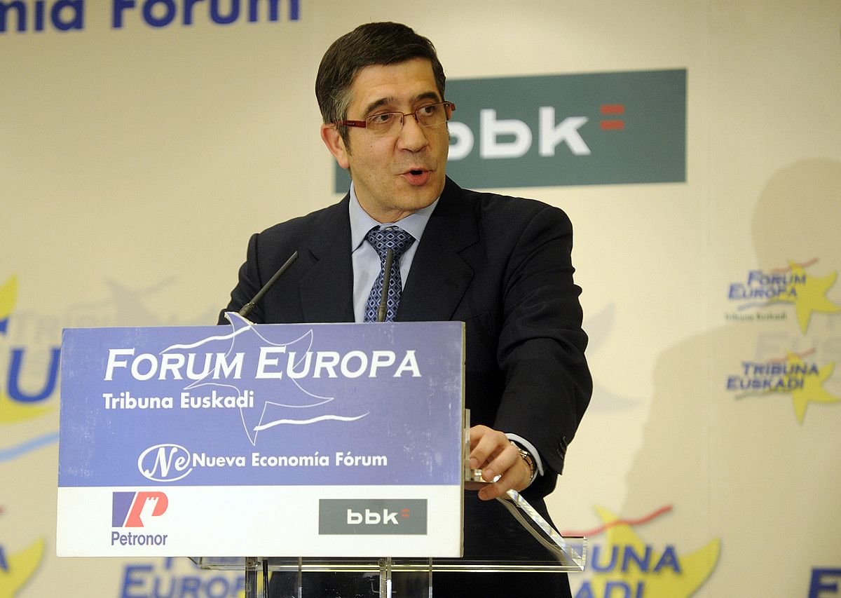 Eusko Jaurlaritzako lehendakari Patxi Lopez, atzo, Forum Europa gunean. MONIKA DEL VALLE / ARGAZKI PRESS. Eusko Jaurlaritzako lehendakari Patxi Lopez, atzo, Forum Europa gunean. MONIKA DEL VALLE / ARGAZKI PRESS.