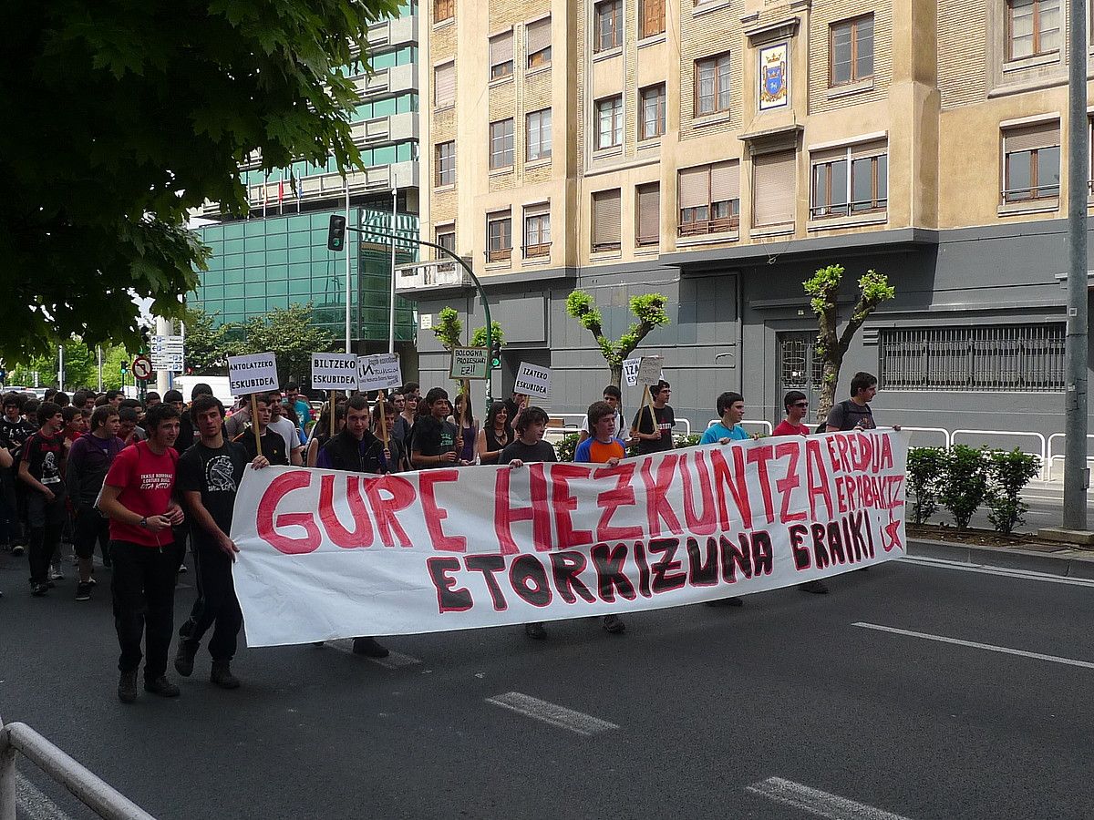 Ikasleak, atzo, manifestazioan. BERRIA. Ikasleak, atzo, manifestazioan. BERRIA.