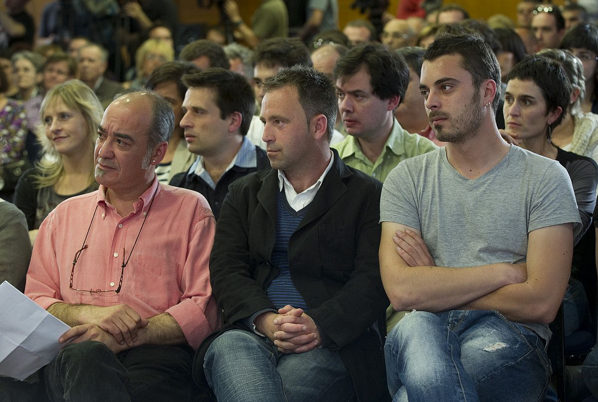 Martin Garitano, Iñaki Agirrezabalaga eta Ander Rodriguez, Bilduk atzo Donostian egindako aurkezpenean. ANDONI CANELLADA / ARGAZKI PRESS. Martin Garitano, Iñaki Agirrezabalaga eta Ander Rodriguez, Bilduk atzo Donostian egindako aurkezpenean. ANDONI CANELLADA / ARGAZKI PRESS.