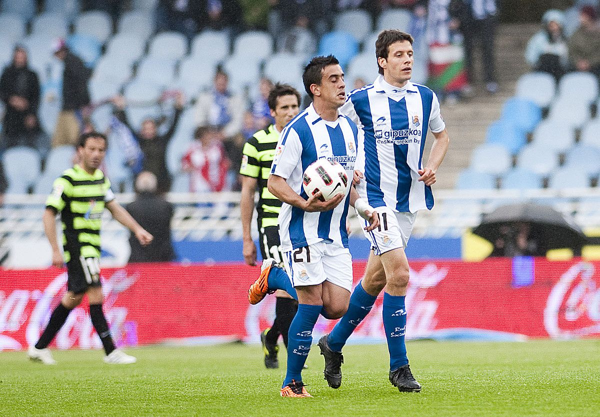 Diego Ifran eta Mikel Aranburu, Realak Herculesen aurka jokatutako partidan. JUAN CARLOS RUIZ / ARGAZKI PRESS. Diego Ifran eta Mikel Aranburu, Realak Herculesen aurka jokatutako partidan. JUAN CARLOS RUIZ / ARGAZKI PRESS.