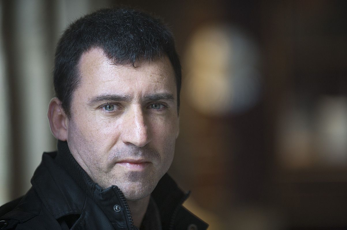 Aritz Gorrotxategik Donostian aurkeztu zuen hirugarren poesia liburua, atzo. JON URBE / ARGAZKI PRESS. Aritz Gorrotxategik Donostian aurkeztu zuen hirugarren poesia liburua, atzo. JON URBE / ARGAZKI PRESS.