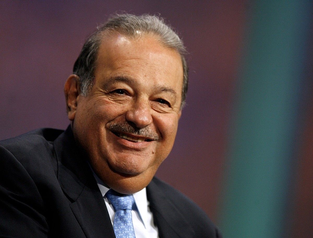 Carlos Slim Helu da gaur egun mundu osoko pertsonarik dirudunena, Forbes aldizkariaren arabera. JASON DECROW. Carlos Slim Helu da gaur egun mundu osoko pertsonarik dirudunena, Forbes aldizkariaren arabera. JASON DECROW.