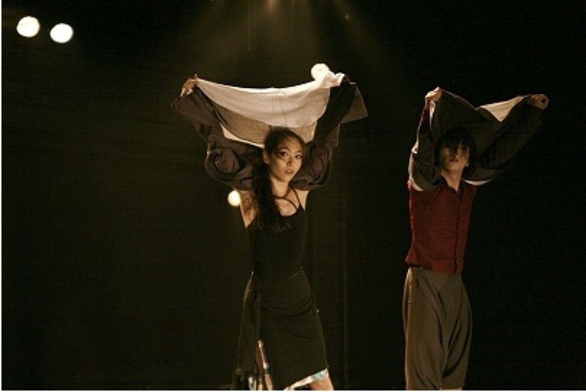 Jung Bo Kyung Dance Project korear dantza konpainiaren Drive-Thru. - / BERRIA. Jung Bo Kyung Dance Project korear dantza konpainiaren Drive-Thru. - / BERRIA.