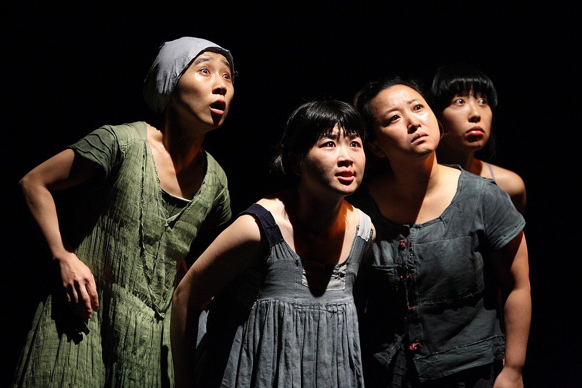 Japoniako armadak II. Mundu Gerran sexu esplotaziorako bahitutako 200.000 emakume korearren inguruko lana aurkeztuko du Chi-In Theatrek. DFERIA. Japoniako armadak II. Mundu Gerran sexu esplotaziorako bahitutako 200.000 emakume korearren inguruko lana aurkeztuko du Chi-In Theatrek. DFERIA.