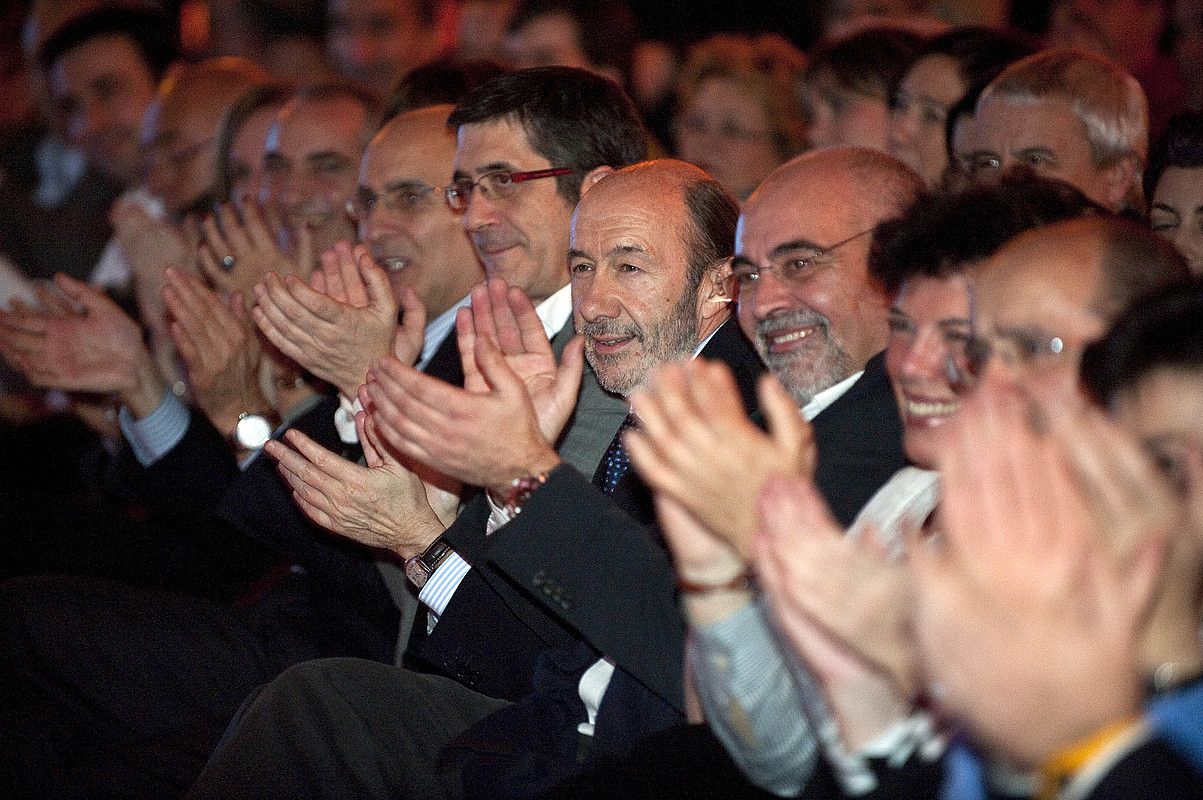 Ares, Lopez, Perez Rubalcaba, Pastor eta Zelaa, Kepa Junkeraren emanaldia txalotzen. JON HERNAEZ / ARGAZKI PRESS. Ares, Lopez, Perez Rubalcaba, Pastor eta Zelaa, Kepa Junkeraren emanaldia txalotzen. JON HERNAEZ / ARGAZKI PRESS.
