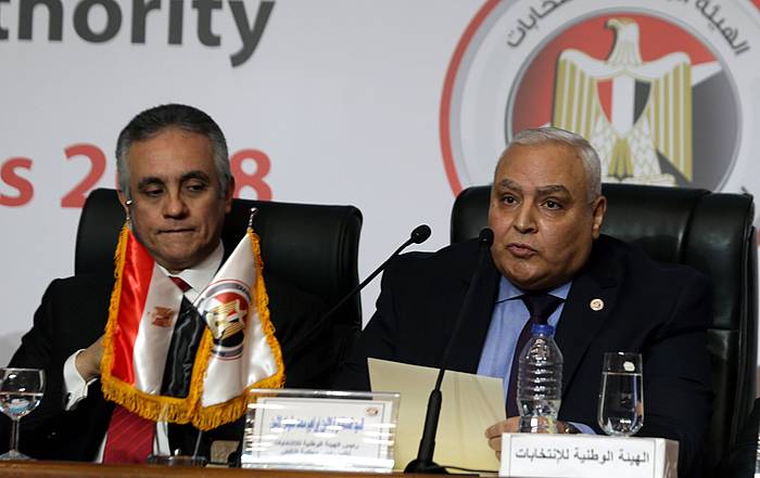 Hauteskunde Batzordeko eledun Mahmoud al Sherif eta Lasheen Ibrahim presidentea. KHALED ELFIQI, EFE