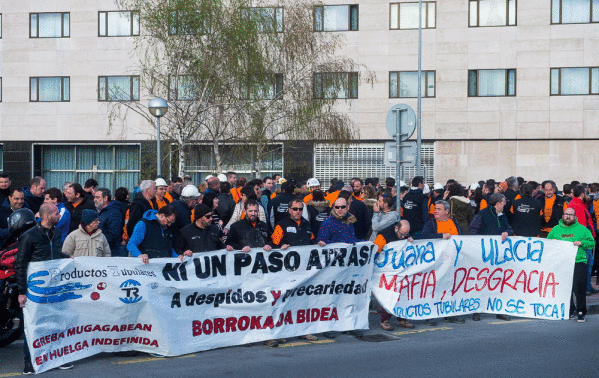 Productos Tubularesko langileen protesta, gaur, Barakaldon. LUIS JAUREGIALTZO / FOKU