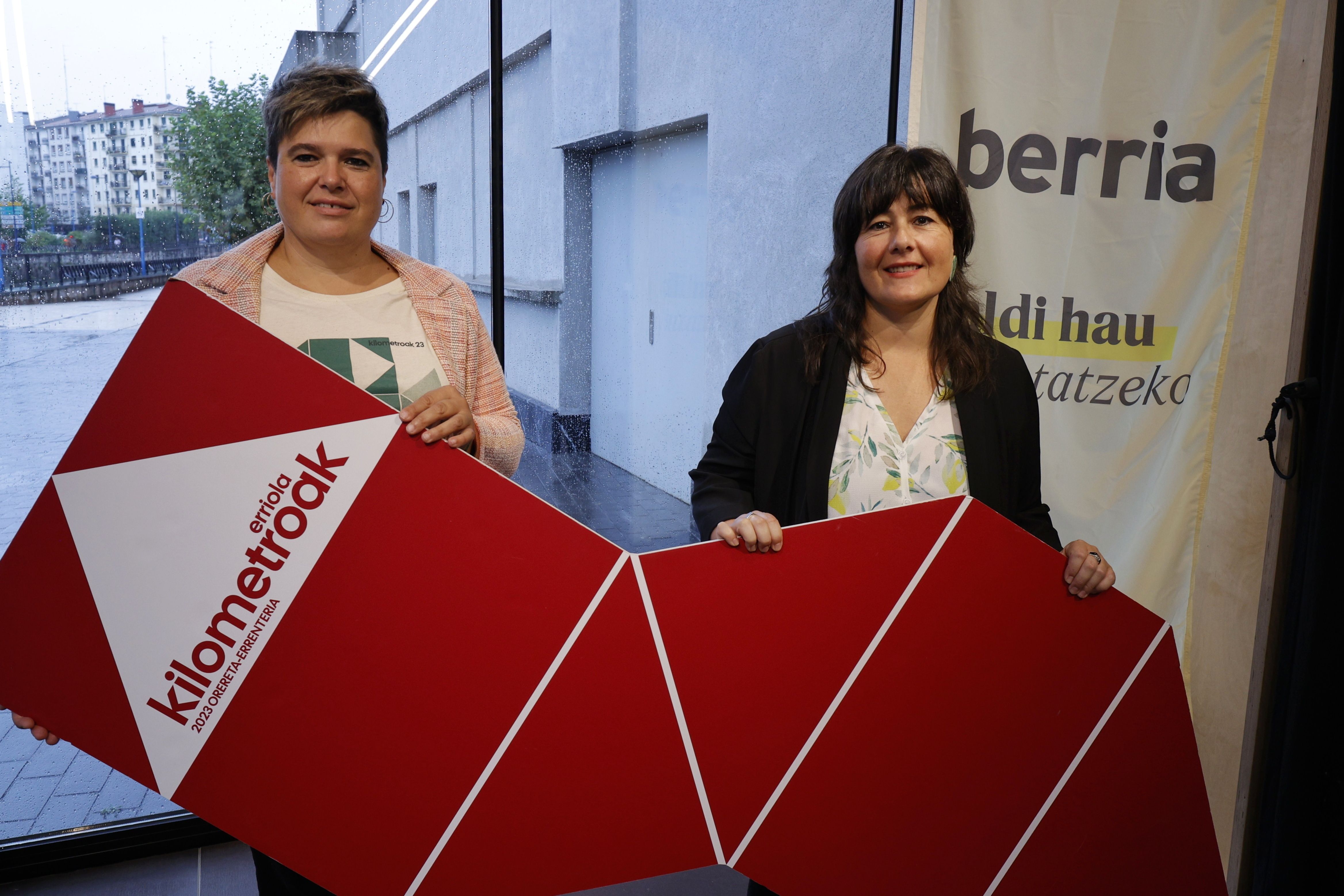 2023-09-21, Errenteria. Berria eta Kilometroak lankidetza hitzarmena, Nekane Artola eta Ainara Lasa  21-09-2023, Erre...