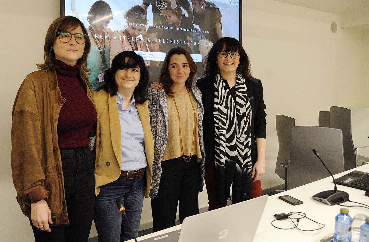 Uxue Jimenez, Kristina Zorita, Olatz Beobide eta Izaskun Arandia, atzo, Donostiako Tabakaleran. ANDONI CANELLADA / ARP.