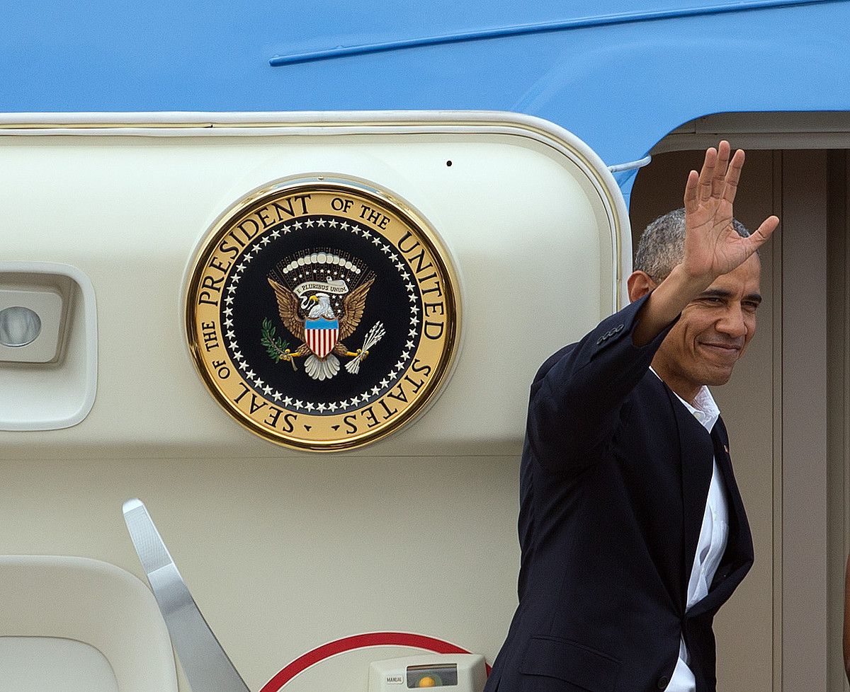 Barack Obama AEBetako presidentea, Kuba utzi aurretik, Jose Marti aireportuan, Habanan, asteartean. ORLANDO BARRIA / EFE.