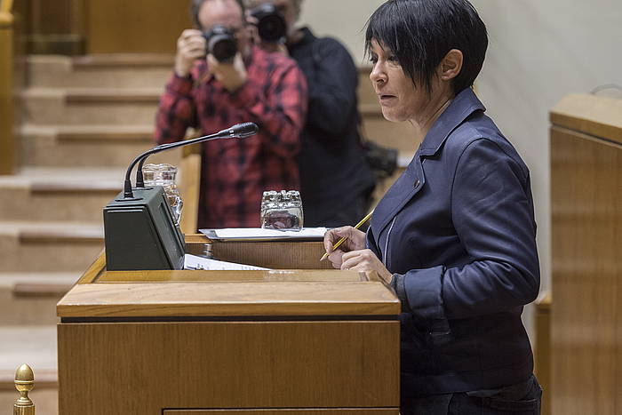 Maddalen Iriarte EH Bilduko legebiltzarkidea, osoko bilkura batean. JUANAN RUIZ, FOKU
