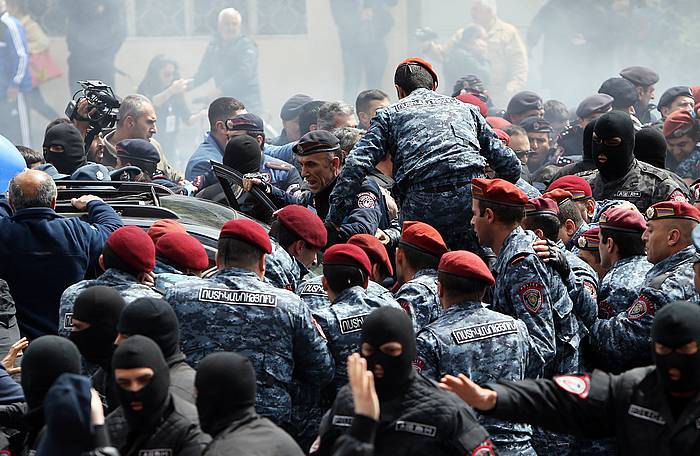 Protestak Erevanen. PHOTOLURE