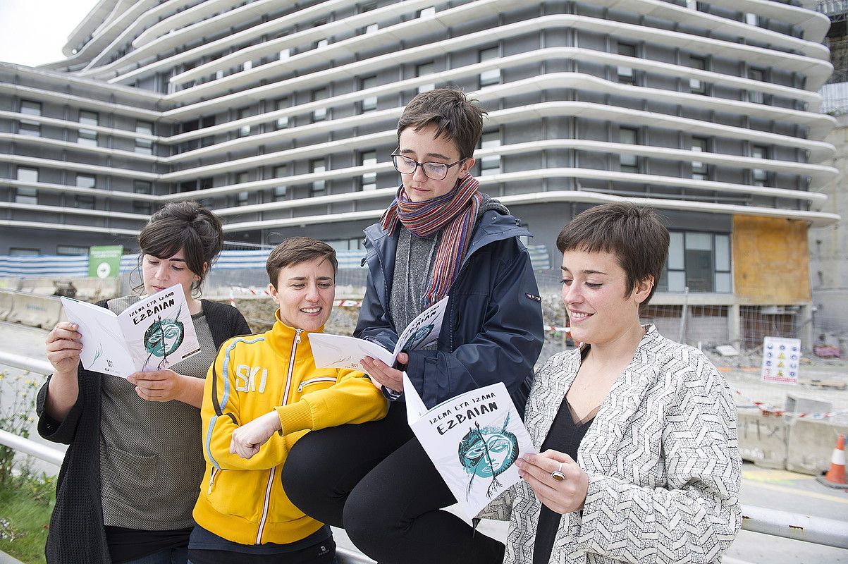 Idoia Trenor, Iratxe Esnaola, Libe Eizagirre eta Saioa Iraola, atzo, Donostian. JUAN CARLOS RUIZ / ARGAZKI PRESS. Idoia Trenor, Iratxe Esnaola, Libe Eizagirre eta Saioa Iraola, atzo, Donostian. JUAN CARLOS RUIZ / ARGAZKI PRESS.