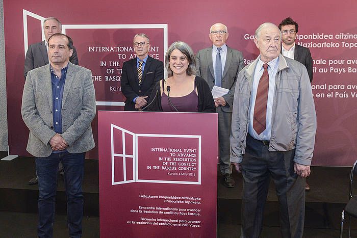 Astelehenean eman zuten maiatzaren 4ko topaketaren berri. ISABELLE MIQUELESTORENA