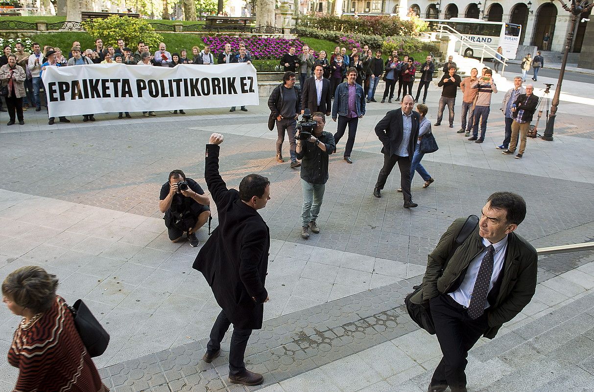 Epailearen aurrean. Arraiz epaiketan, aurrean Juan Luis Ibarra epailea duela. LUIS JAUREGIALTZO / ARGAZKI PRESS.