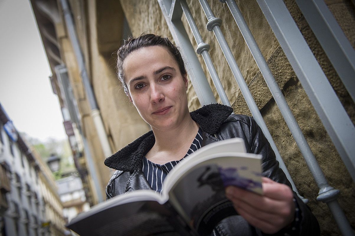 Goiatz Labandibar, Fotogramak bere bigarren narrazio liburua aurkeztu aurretik, Donostian. GORKA RUBIO / ARGAZKI PRESS.