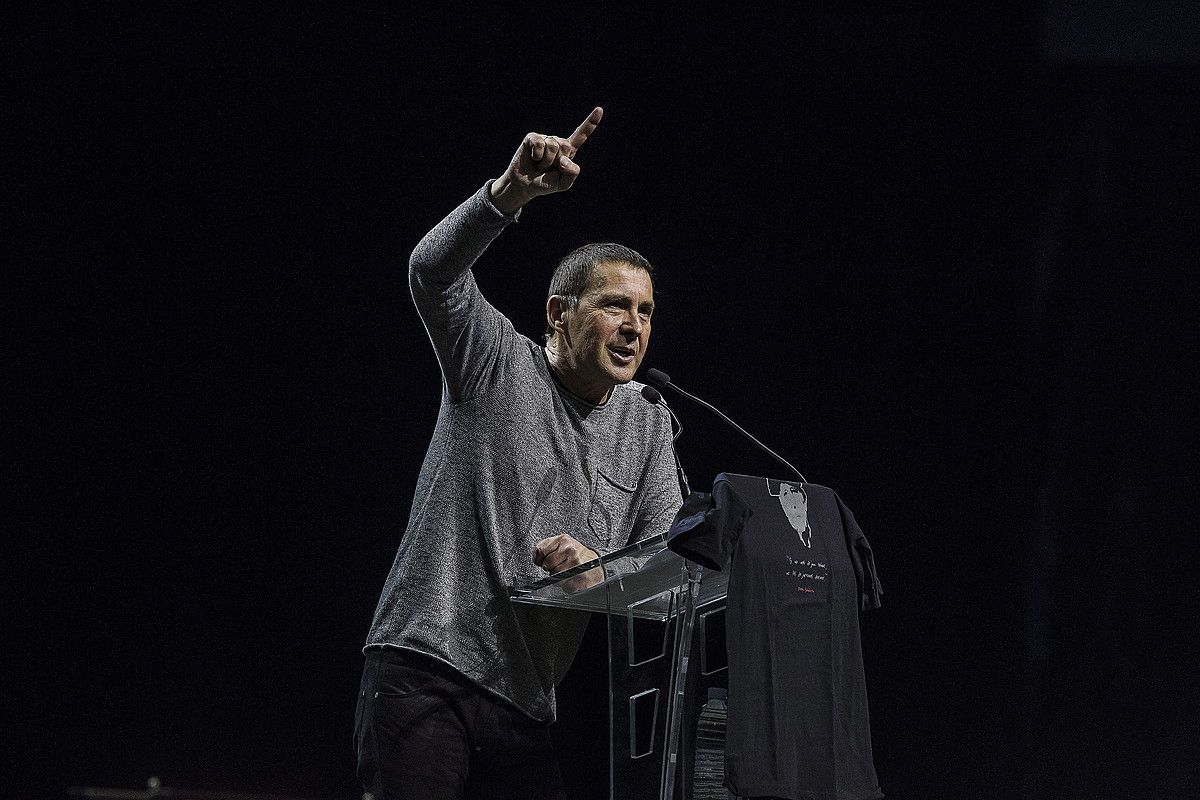 Arnaldo Otegi, joan den martxoaren 5ean, Donostian, Belodromoan egin zioten harrera omenaldiko hitzaldian. ARITZ LOIOLA / ARGAZKI PRESS.