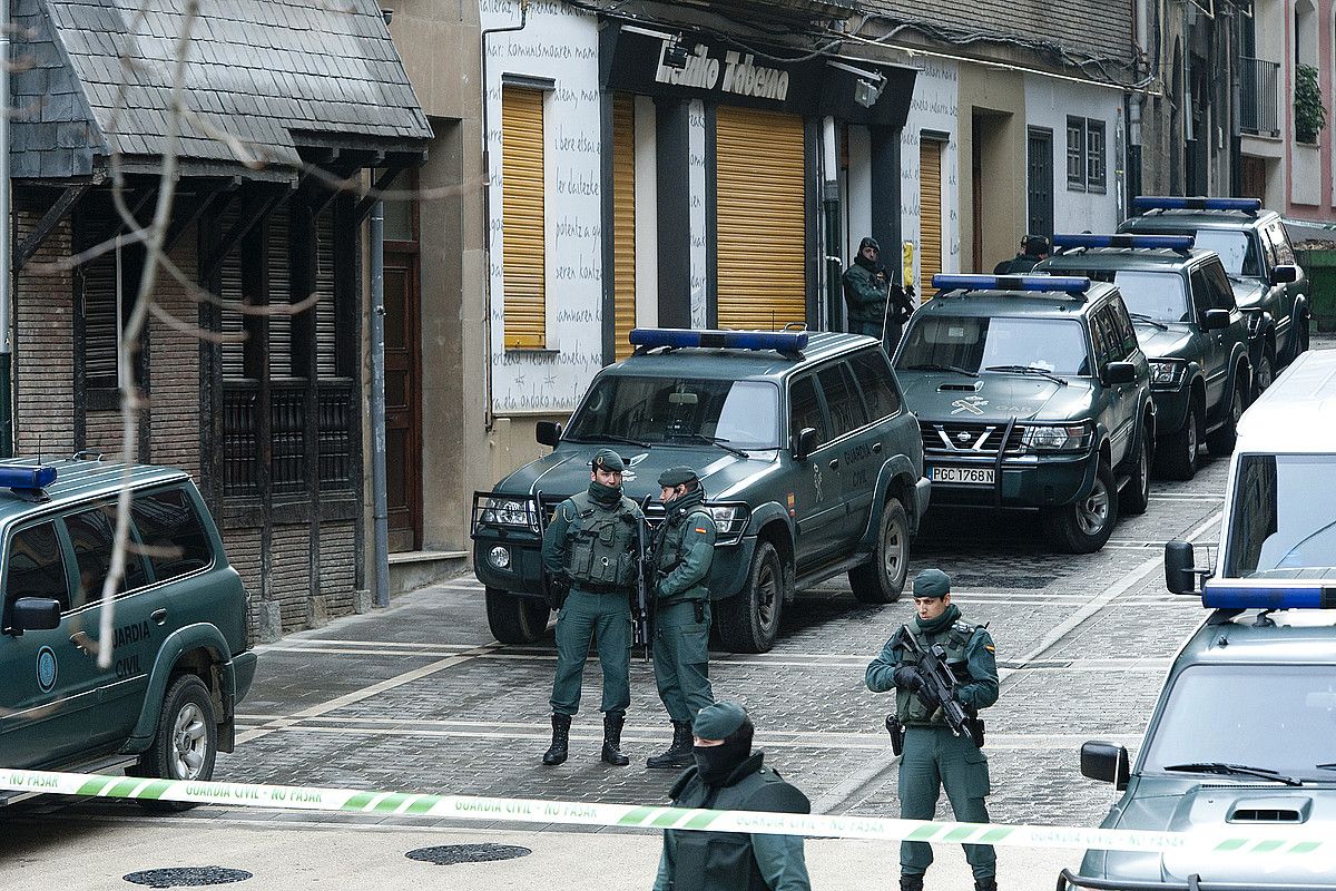 2011ko urtarrilean Guardia Zibilak egindako polizia operazioa, Iruñean; han atxilotu zuten Beortegi. IÑIGO URIZ / ARGAZKI PRESS.