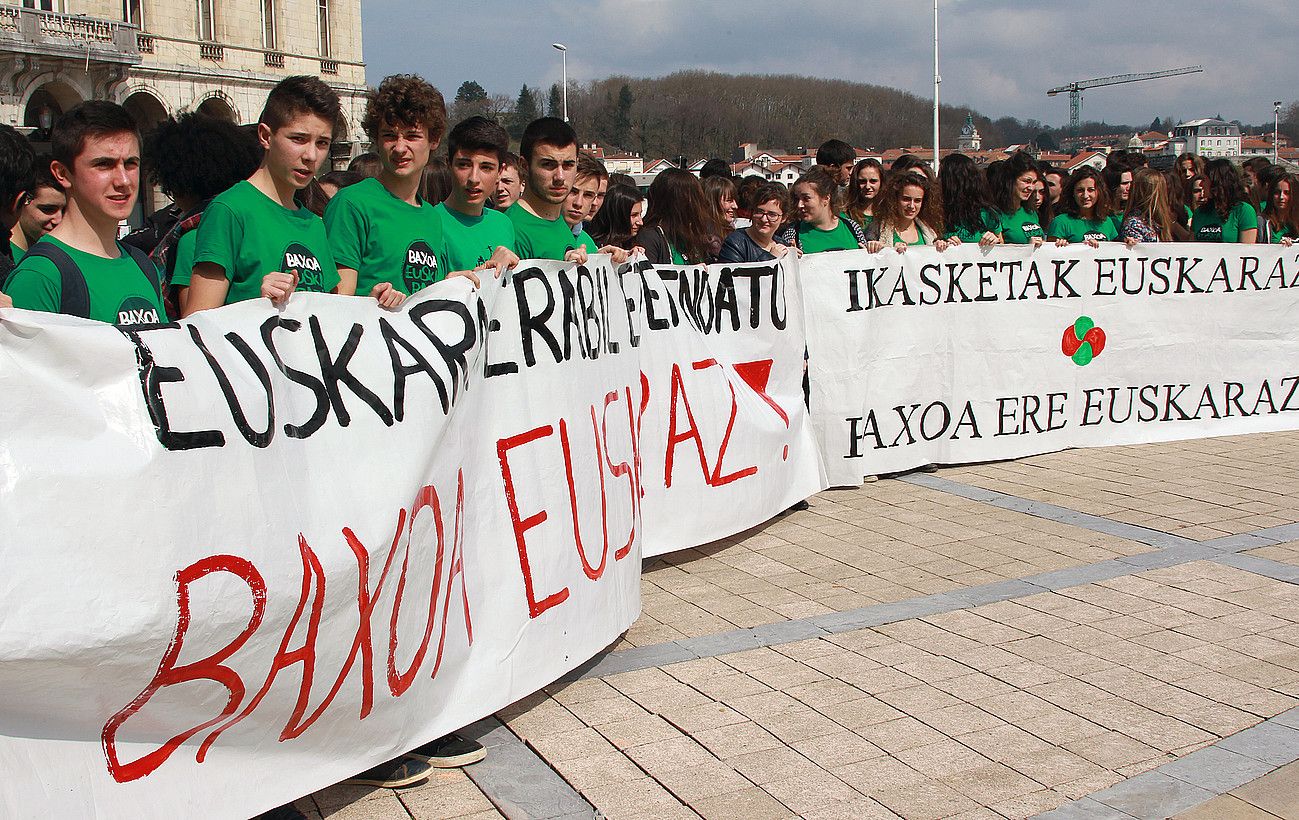 Baxoa euskaraz egiteko eskubidea eskatzeko elkarretaratzea, Baionan. BOB EDME