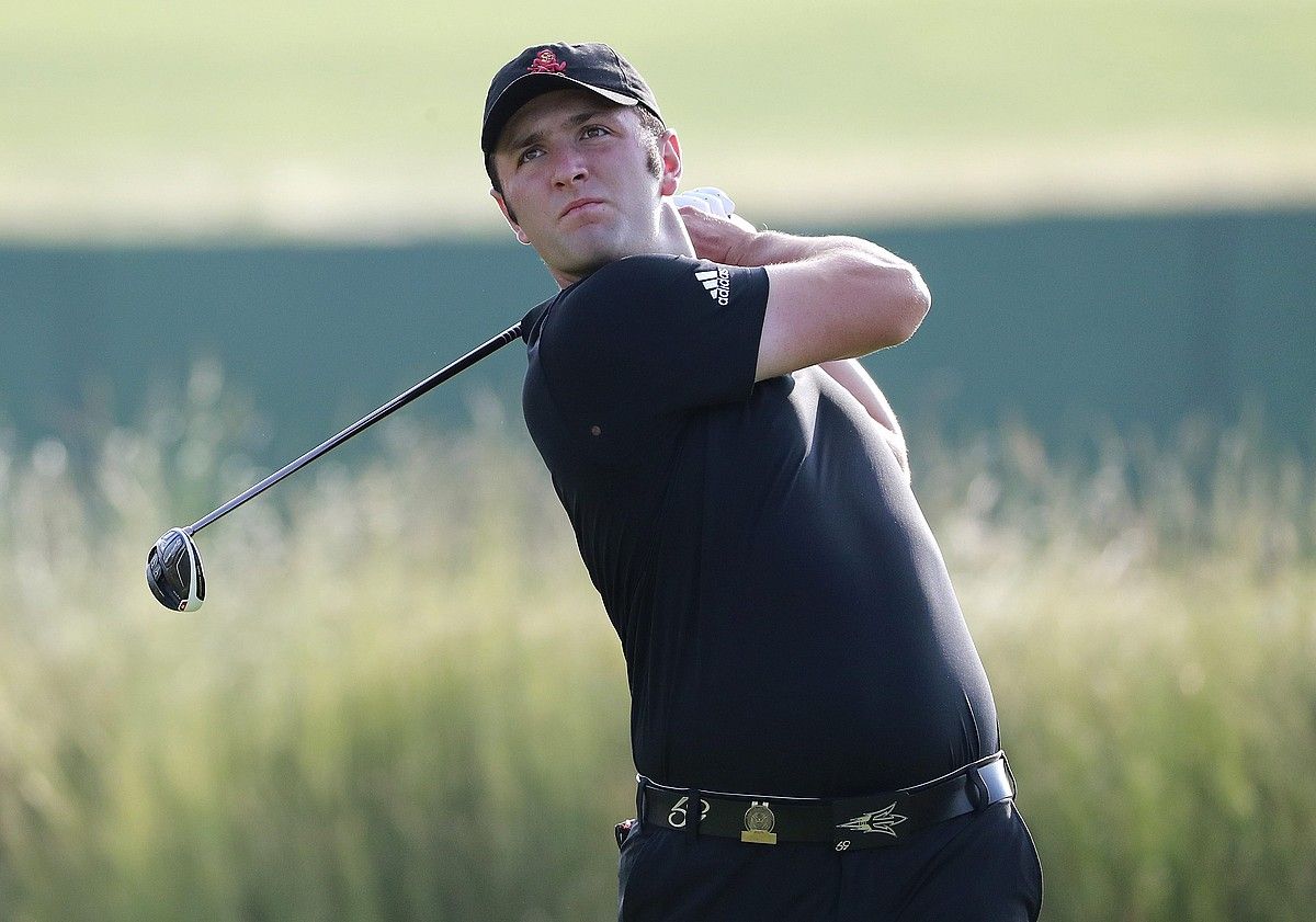 Jon Rahm golflari barrikarra, joan zen astean, AEBetako Irekiko lehen jardunaldian. ERIK S. LESSER / EFE.