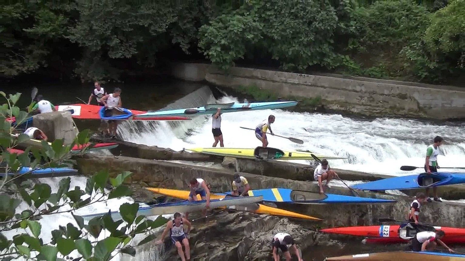 Eslalom Paraleloa egingo da Dunboa kanalean Santiagotarrak elkartearen 50. urteurrena ospatzeko. BERRIA.