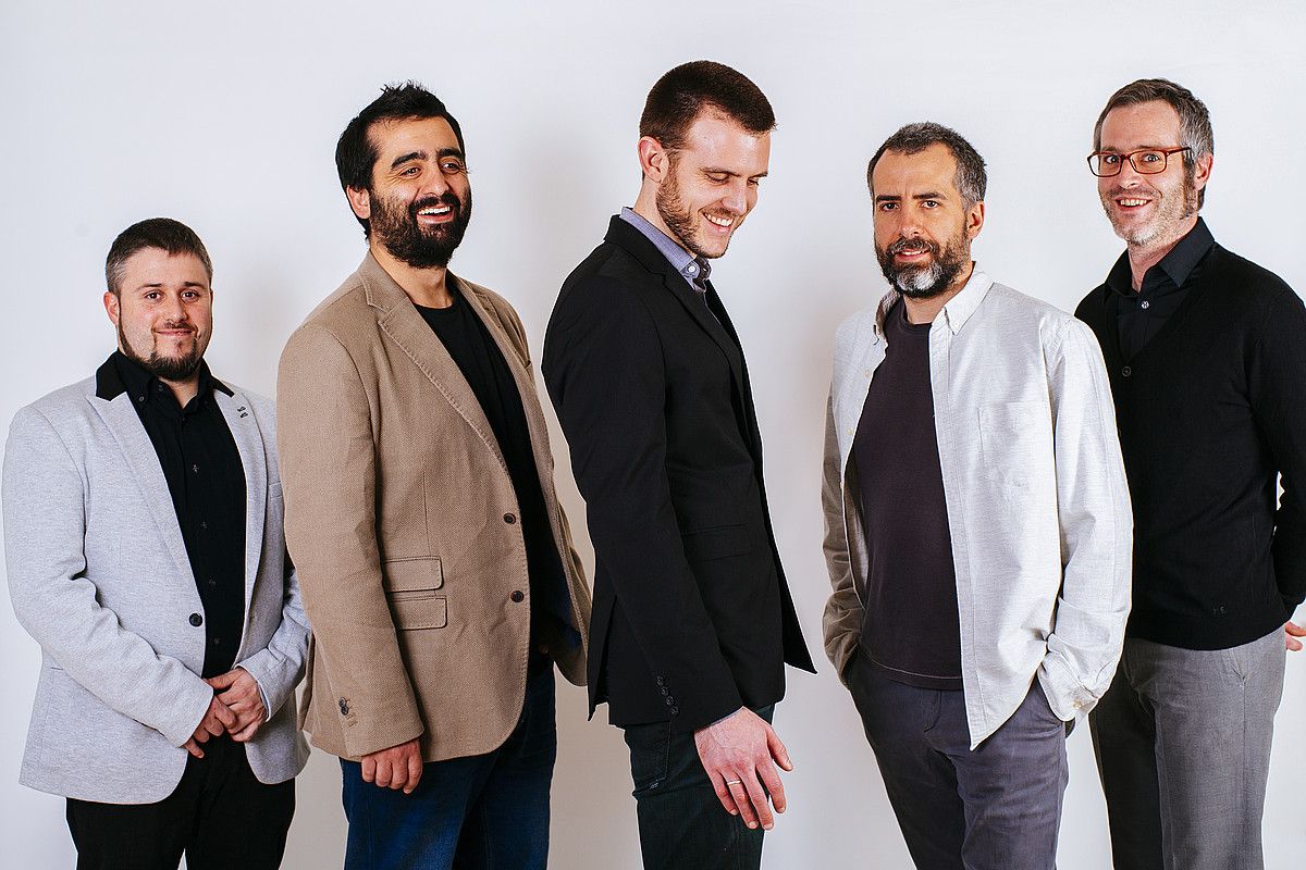 Alberto Arteta Group taldeko kideak —Arteta bera erdian—, The Legacy bigarren diskorako egindako irudi batean. BERRIA. Alberto Arteta Group taldeko kideak —Arteta bera erdian—, The Legacy bigarren diskorako egindako irudi batean. BERRIA.