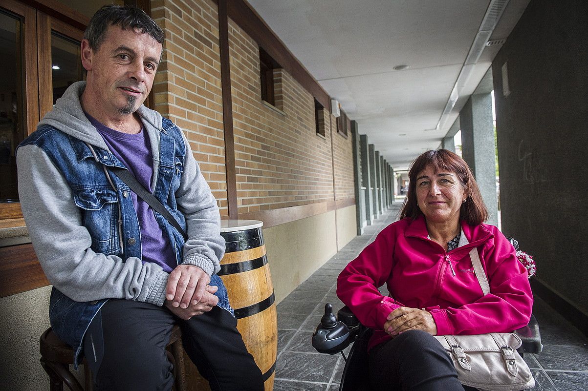 Juanjo Uria eta Ana Jesus Mosquera senar-emazteak, elkarrekin. GORKA RUBIO / ARGAZKI PRESS. Juanjo Uria eta Ana Jesus Mosquera senar-emazteak, elkarrekin. GORKA RUBIO / ARGAZKI PRESS.
