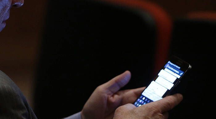 Guztira sakelako 37 telefono konfiskatu ditu Poliziak. MARCELO SAYÃ£O / EFE