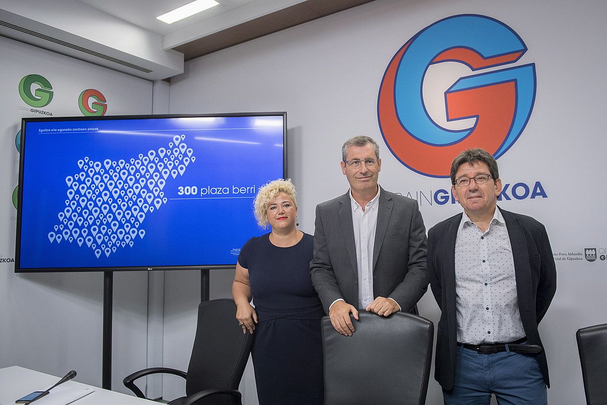 Maite Peña, Markel Olano eta Joseba Zalakain, atzo. GORKA RUBIO / ARGAZKI PRESS. Maite Peña, Markel Olano eta Joseba Zalakain, atzo. GORKA RUBIO / ARGAZKI PRESS.