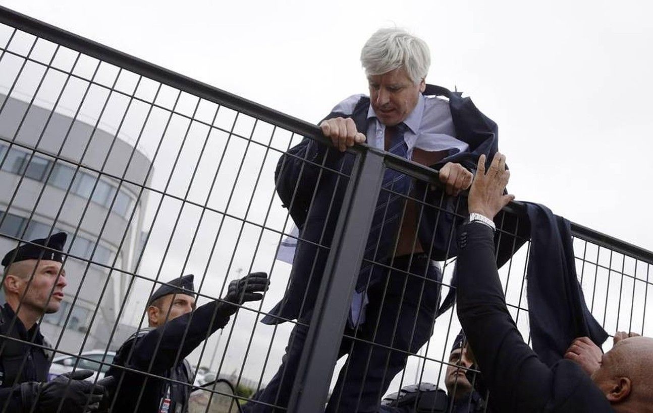 Pierre Pissonier Air Franceko langileengandik ihesi, iazko urrian. BERRIA. Pierre Pissonier Air Franceko langileengandik ihesi, iazko urrian. BERRIA.