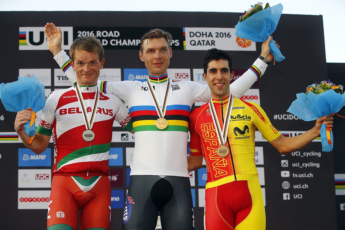 Vasil Kiryienka, Tony Martin eta Jonathan Castroviejo, atzo, podiumean. BETTINI.