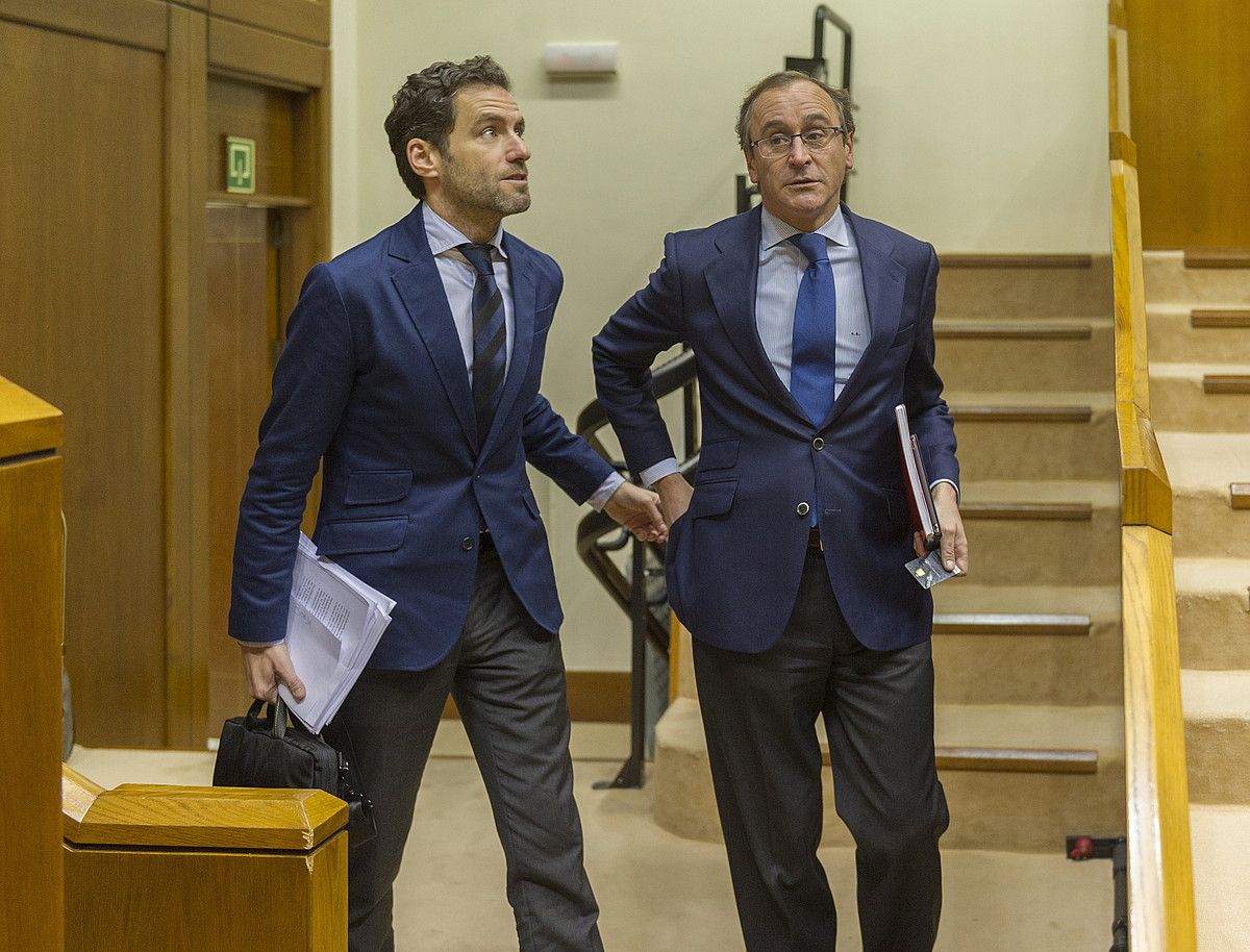 PPko Borja Senper eta Alfonso Alonso, legebiltzarrean sartzen. JUANAN RUIZ / ARP.