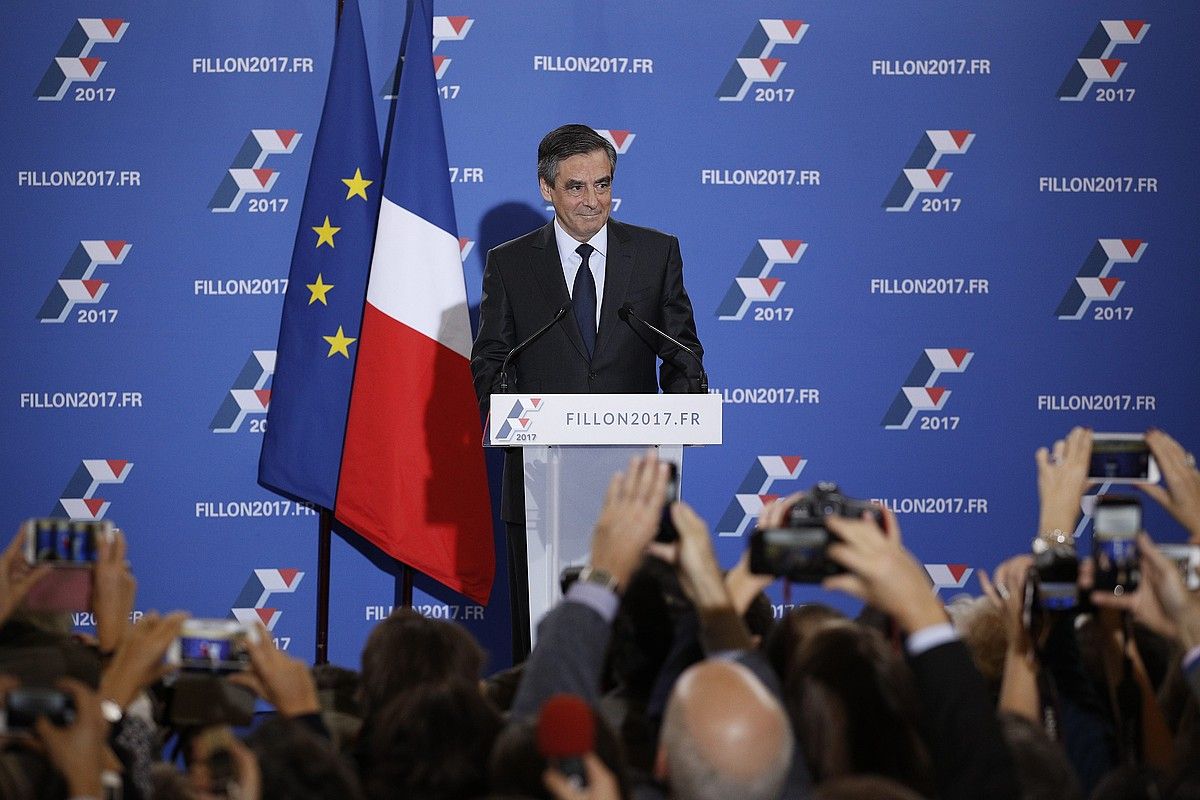 François Fillon, Errepublikanoak alderdiaren primarioak irabazi ostean, herenegun, Parisen. YOAN VALAT / EFE.